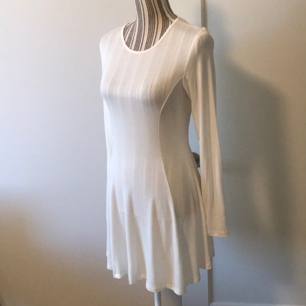 ⚡️⬇️Sale⚡️ White Skater Dress - Picture 3 of 8